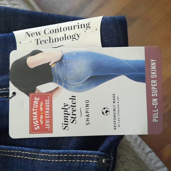 Signature by Levi Strauss Shaping Pull-On Super Skinny Jeans - Picture 3 of 3